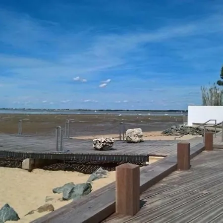 度假居 House Les Bains Charme Et Confort *